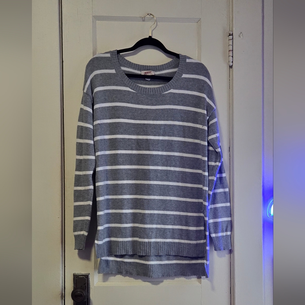 Arizona Jean Company Gray and White Striped Sweater